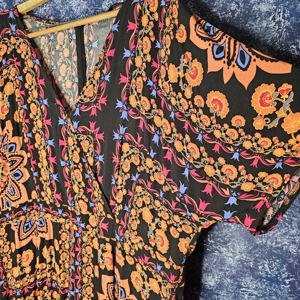 Plus size patterned jumpsuit - Picture 2 of 3